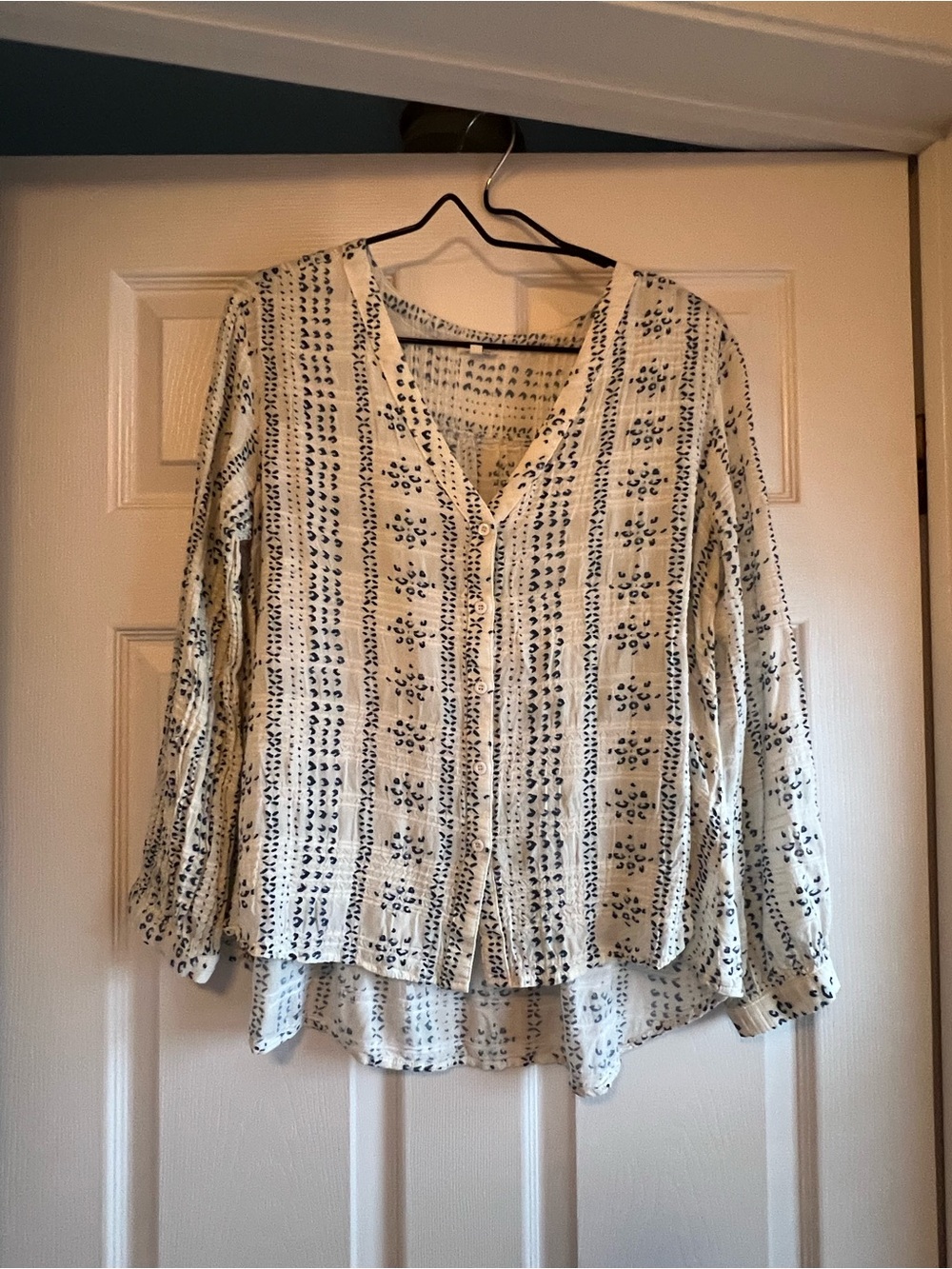 En Creme Women's Cream Printed Button-Front Blouse